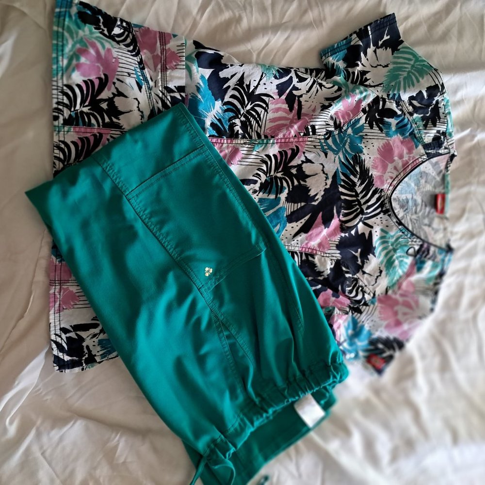 Scrub Set - Picture 2 of 4